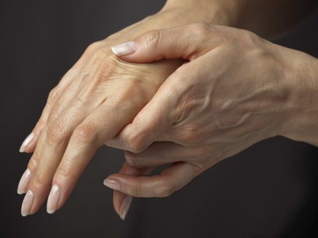 Перелом кисти руки со смещением лечение сколько дней гипс thumbnail